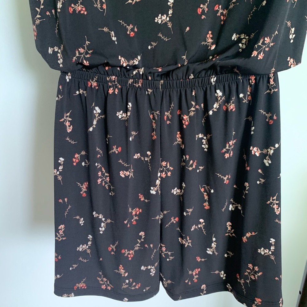 Black Short Sleeve Romper Floral Romper - Picture 12 of 13